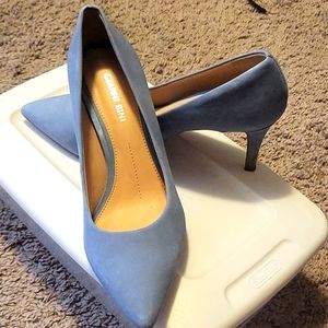 Gianni Bini Blue suede 2in heel